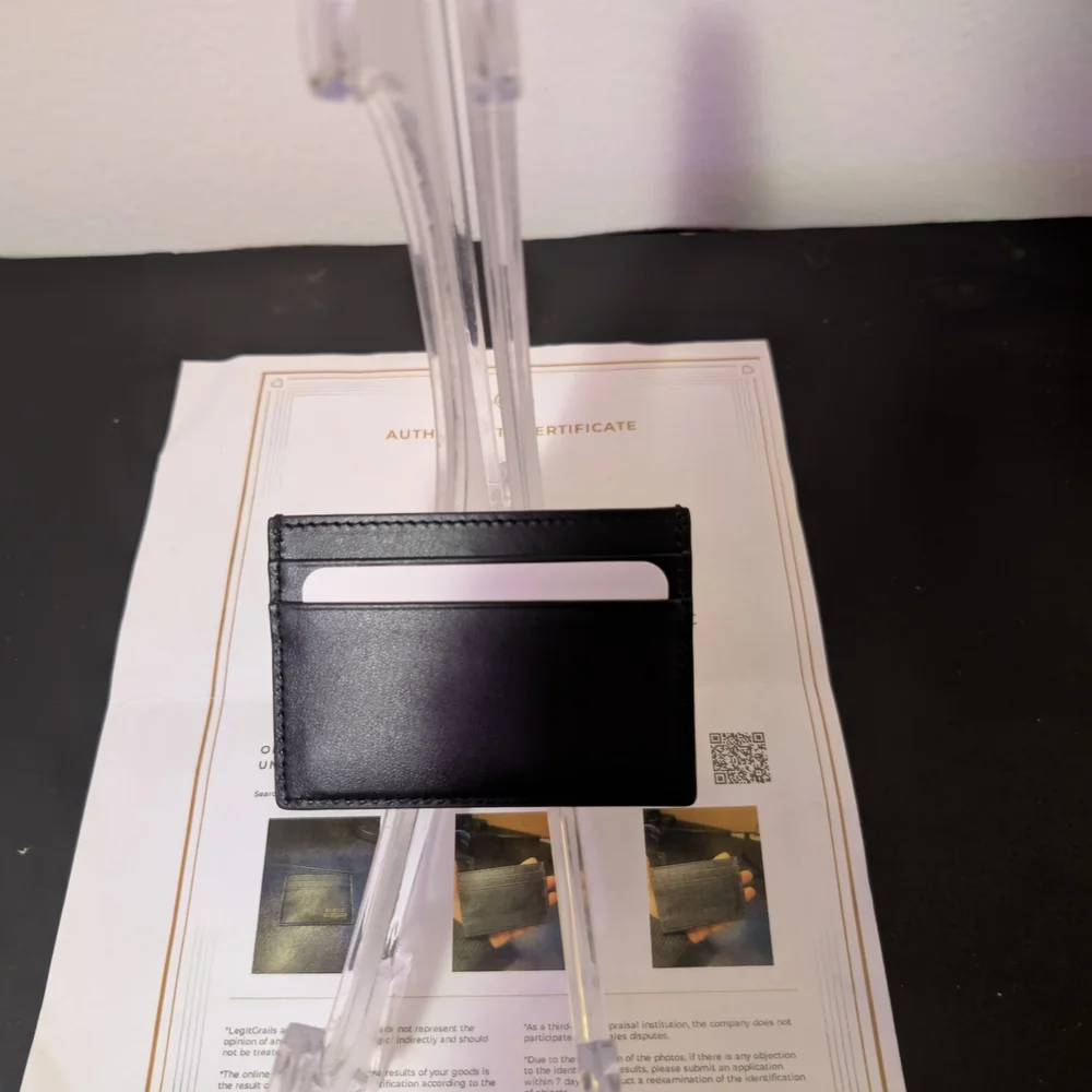 Authenticated Gucci Men's Black Leather Cardholder - Picture 2 of 3